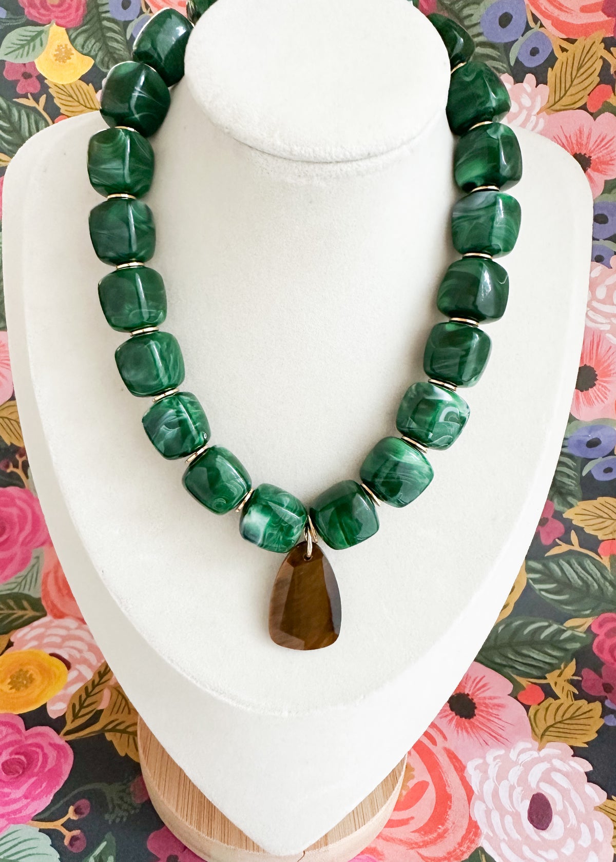 Riley-Green Chunky Necklace with Gemstone Pendant